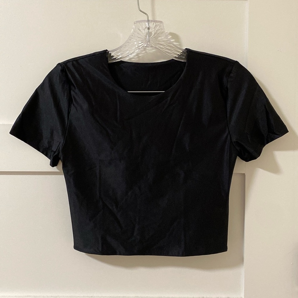 Aritzia Babaton Black Satin Short Sleeve Cropped Top Small